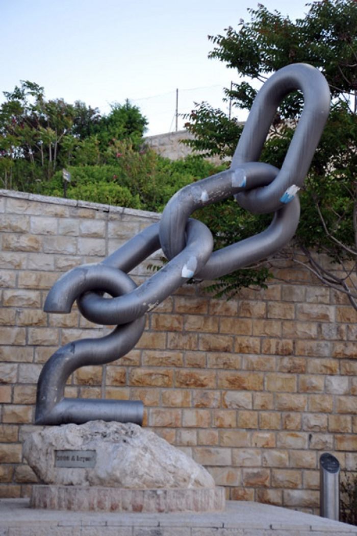 Bethlehem Monument "2000 & Beyond" Using Chain Links
