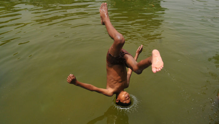 Boy Jump The Water -india