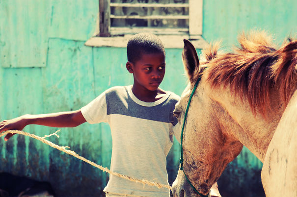 31 Stunning Pictures Chronicling The Everyday Life Of Children In The Dominican Republic