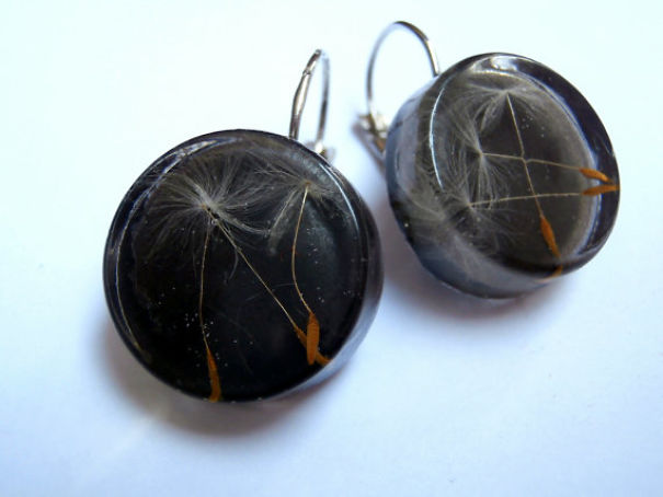 Designer Creates Jewelry With Real Flowers