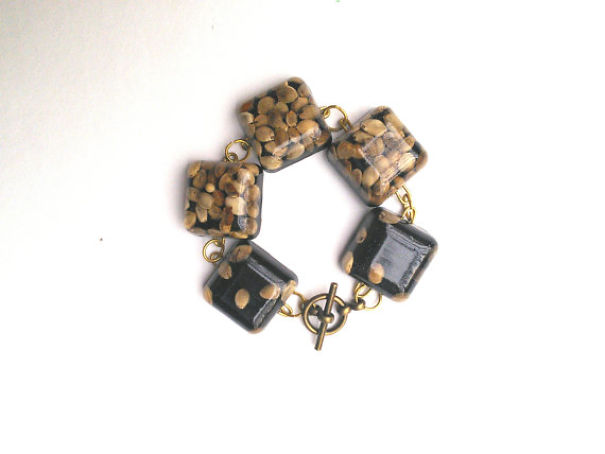Designer Creates Jewelry With Real Flowers