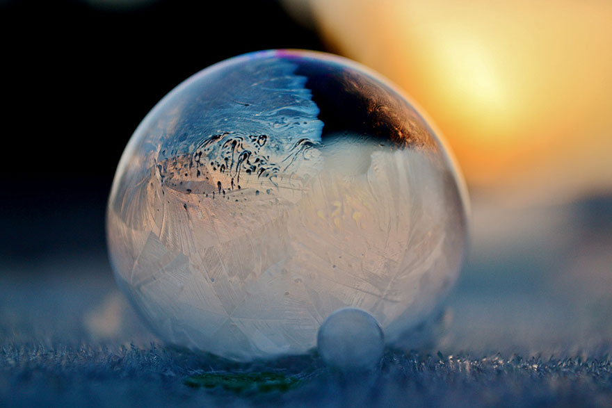This Is What Happens When You Blow Soap Bubbles at -9°C (15,8°F)