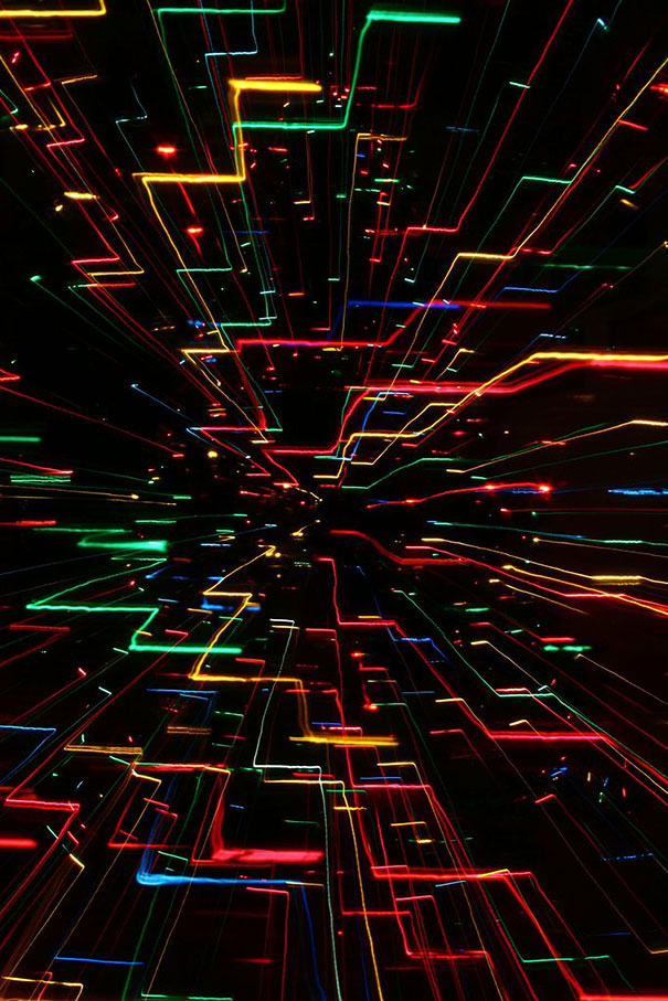 What Happens When You Take A Long-Exposure Picture Of A Christmas Tree While Zooming Out