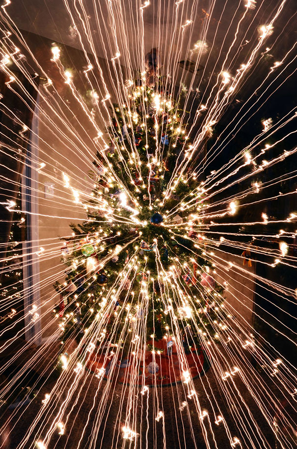 long-exposure-christmas-tree-zoom-out-4