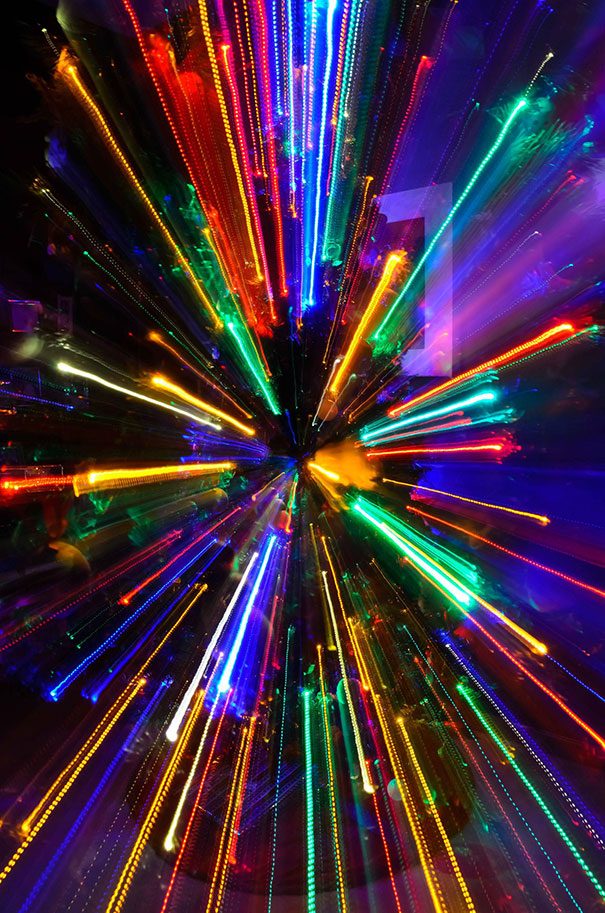 long-exposure-christmas-tree-zoom-out-8