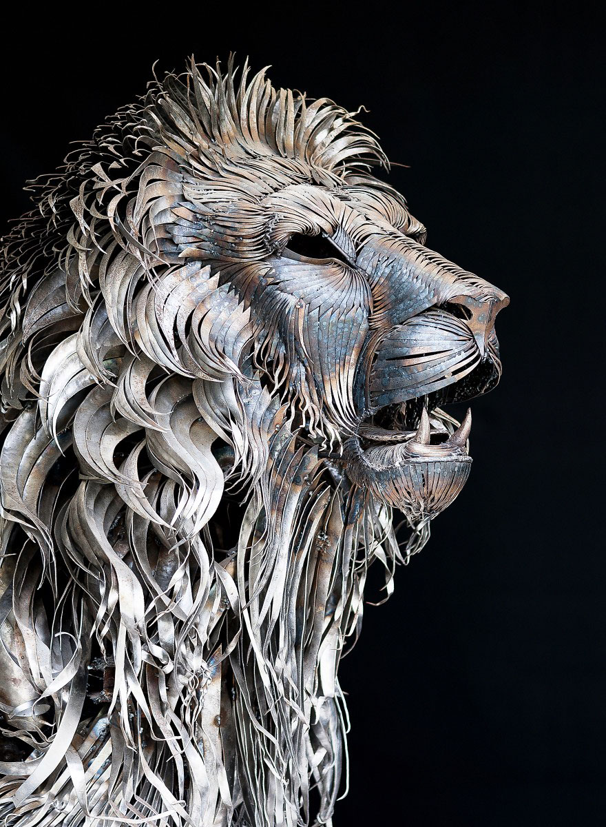 Majestic Lion Sculpture Made Of 4,000 Pieces Of Hammered Scrap Metal by Selçuk Yılmaz