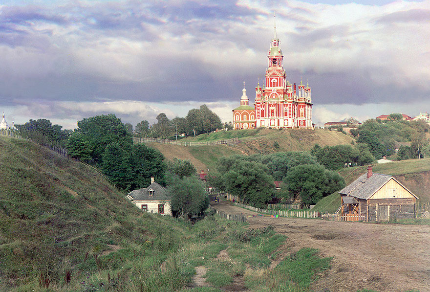 Rare Historical Photos Show 1910s Imperial Russia In Glorious Color