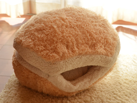 This Cat Burger Bed Will Turn Your Cat Into An Adorable Burger Patty