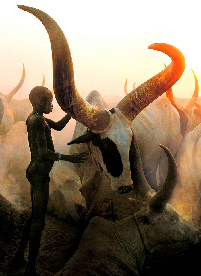 Powerful Photographs Show The Daily Life of The Dinka People Of Southern Sudan