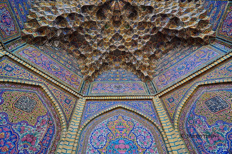 Every Morning, This Stunning Mosque In Iran Is Illuminated With All Of The Colors Of The Rainbow