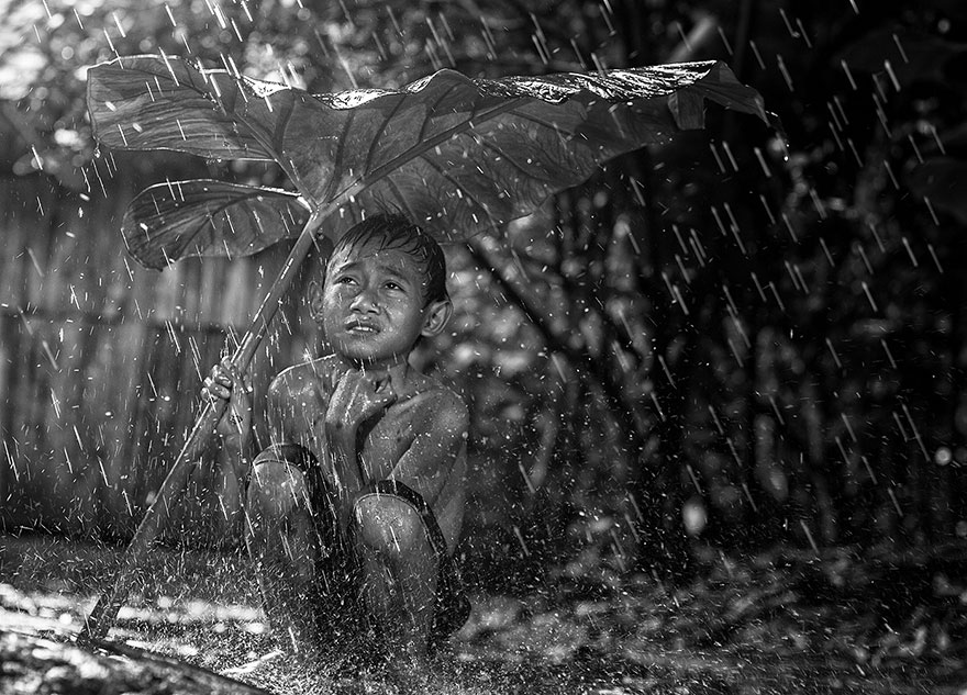Everyday Life In Indonesian Villages Captured by Herman Damar