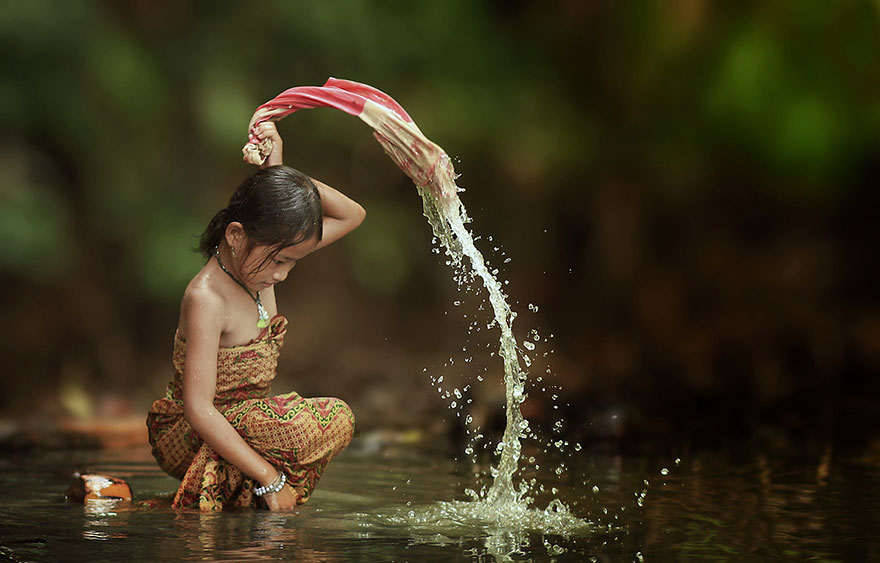 Everyday Life In Indonesian Villages Captured by Herman Damar