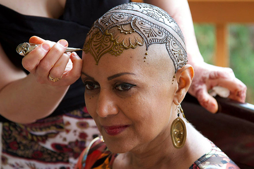 Elegant Henna Tattoo Crowns Help Cancer Patients Cope With Their Hair Loss  | Bored Panda