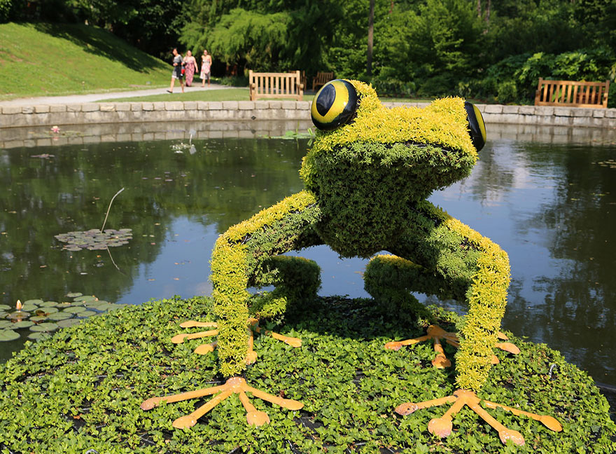 Giant Living Sculptures At Atlanta Botanical Gardens' Exhibition