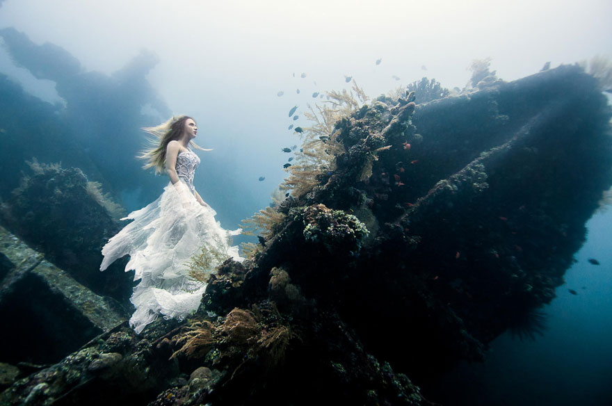 bali-shipwreck-divers-underwater-photoshoot-benjamin-von-wong-1