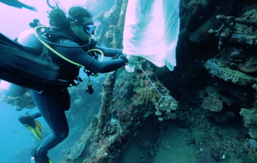 bali-shipwreck-divers-underwater-photoshoot-benjamin-von-wong-5