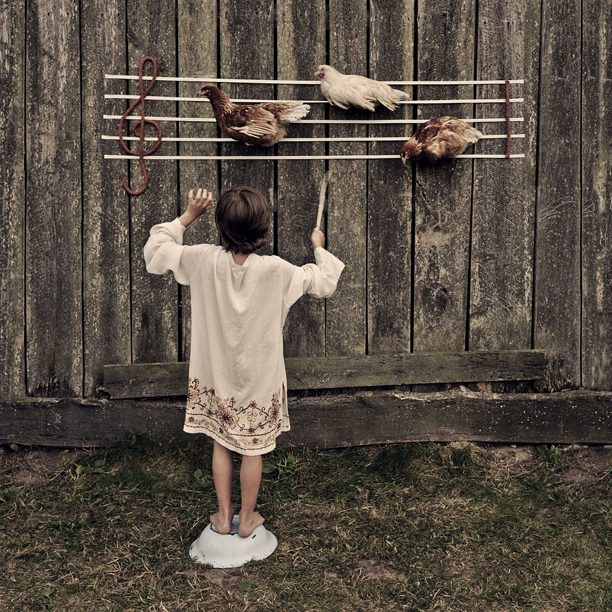 Father Takes Heartwarming Photos Of His Children And Their Animals In Rustic Village In Poland