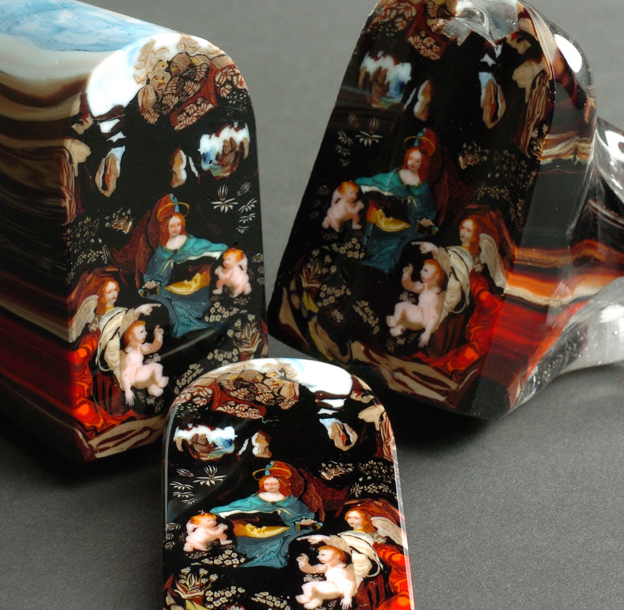 Artist Creates Glass Loaves That Can Be Sliced Into Beautiful Portraits Like Bread