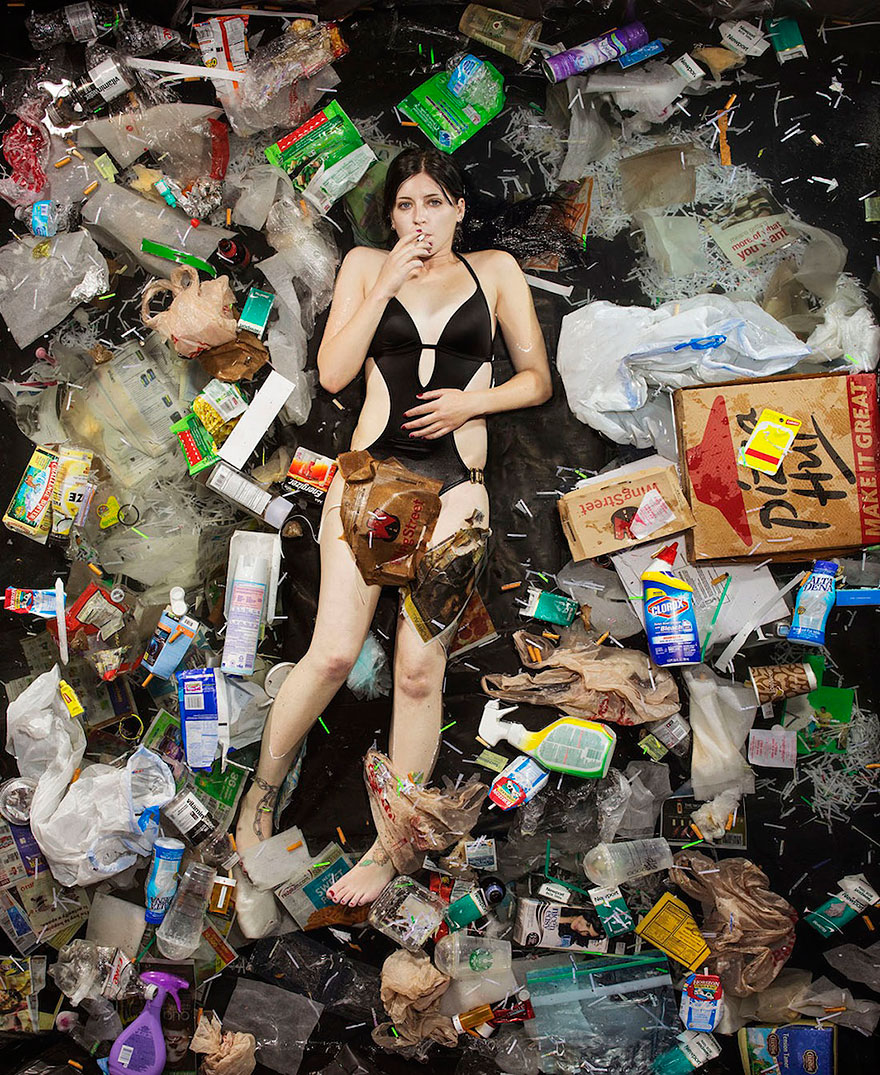 7-days-of-garbage-environmental-photography-gregg-segal-11