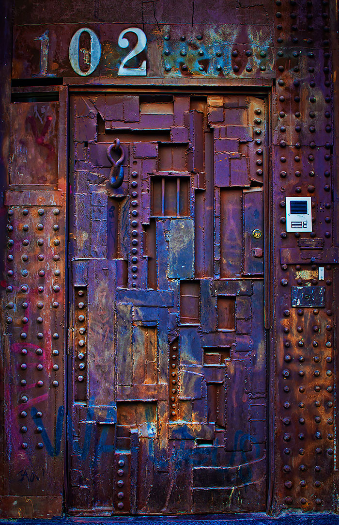 30 Beautiful Doors That Seem To Lead To Other Worlds