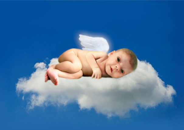 Father Asked Strangers To Photoshop A Photo Of His 6-Week-Old Daughter After She Passed Away