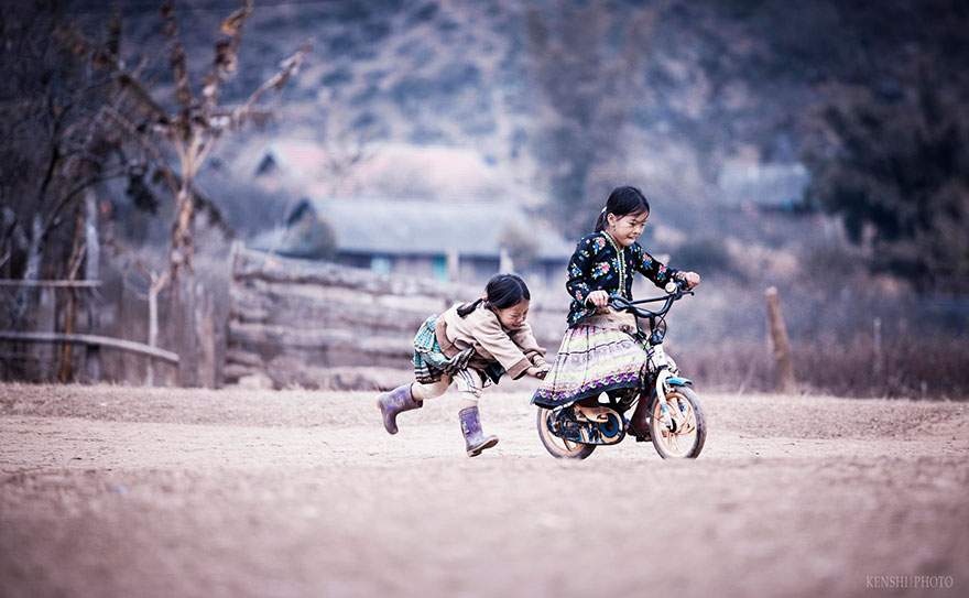 30 Magical Photos Of Children Playing Around The World