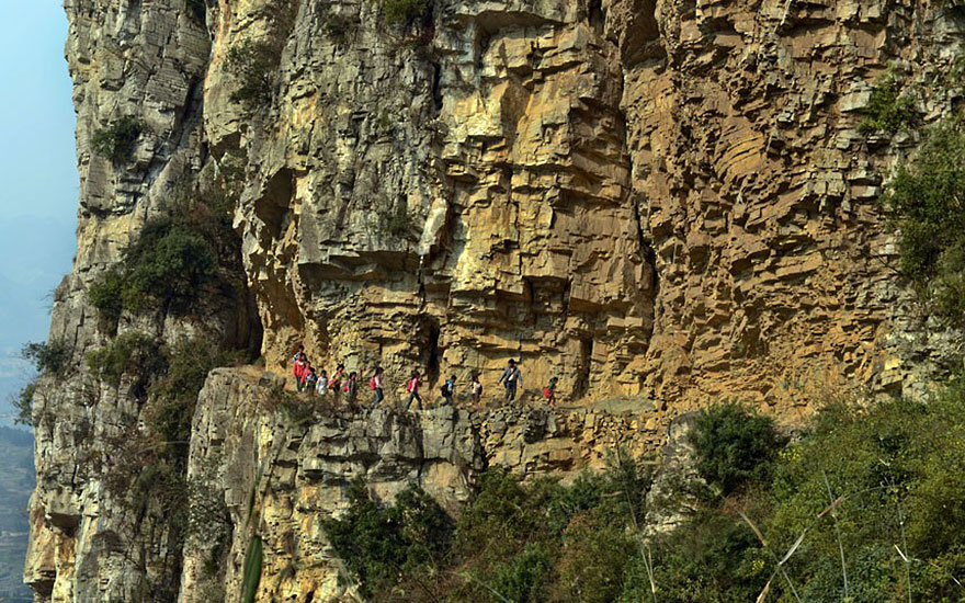 25 Photos Of Children Traveling To School On The World's Most Difficult Roads  