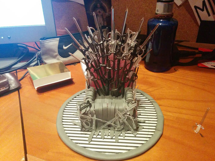 Game of Phones: Girl Makes A Mini DIY Iron Throne Stand For Her Phone