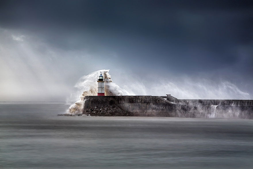 28 Breathtaking Photos Of Lighthouses That Have Stood The Test Of Time