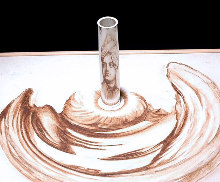 23 Stunning Anamorphic Artworks That Can Only Be Seen With A Mirror Cylinder