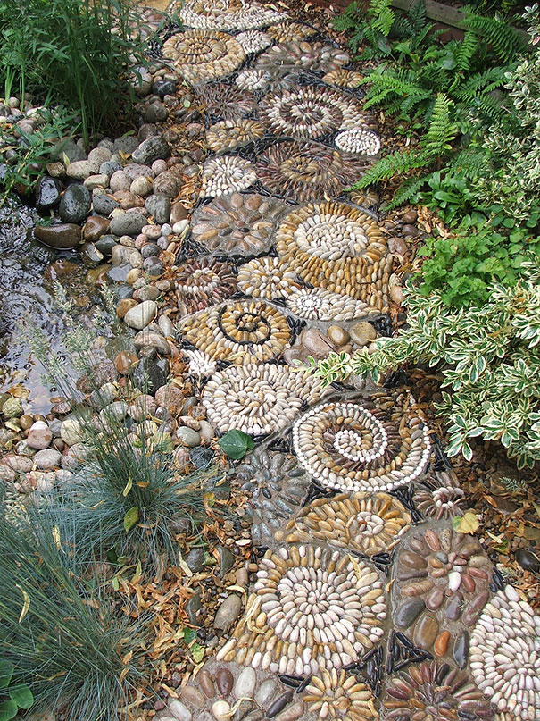 garden-pebble-stone-paths-7