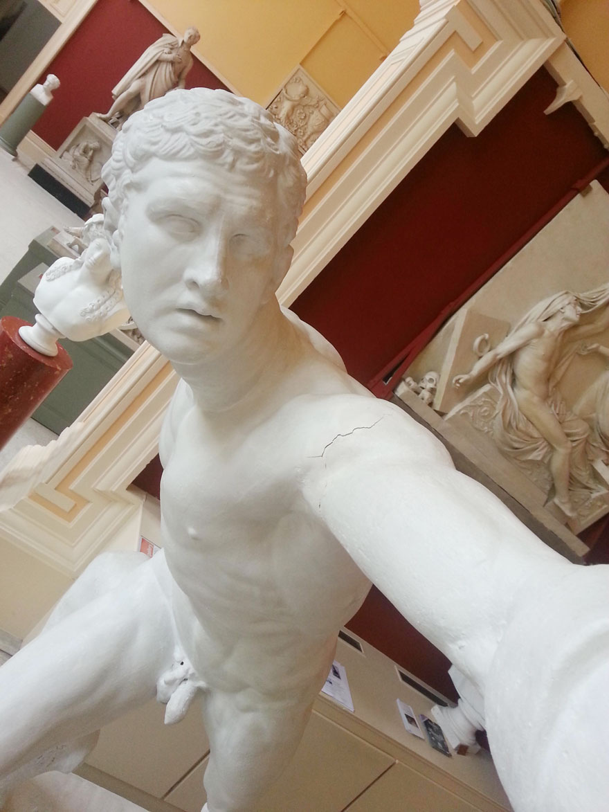 Guy Makes Statues Take Selfies By Cleverly Positioning His Camera