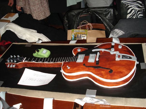 Guitar Cake (i'm Not Going To Do This Again..)