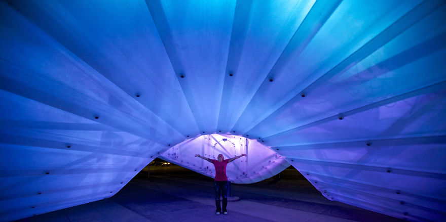 Interactive Cloud Sculpture Rocks Out To Britney Spears