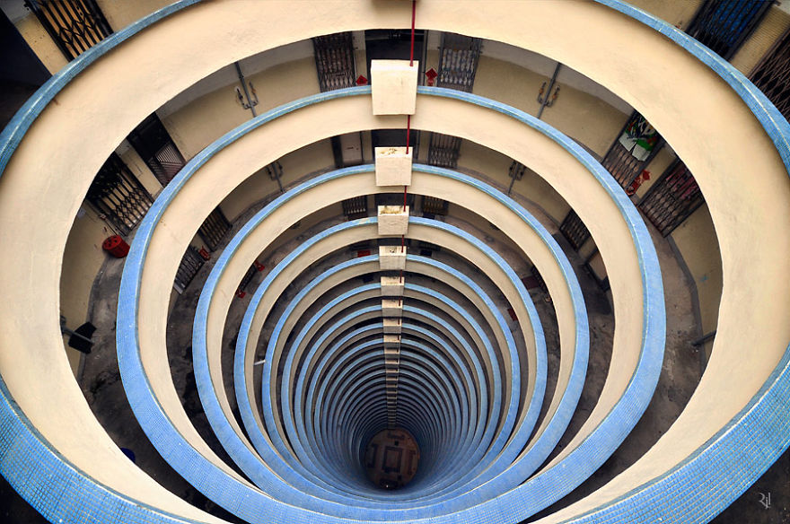 Vertical Horizon In Hong Kong By Romain Jacquet-Lagreze