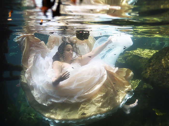 After Losing Her Fiance 2 Months Before Her Wedding, This Bride Said Goodbye With A Bittersweet Photoshoot