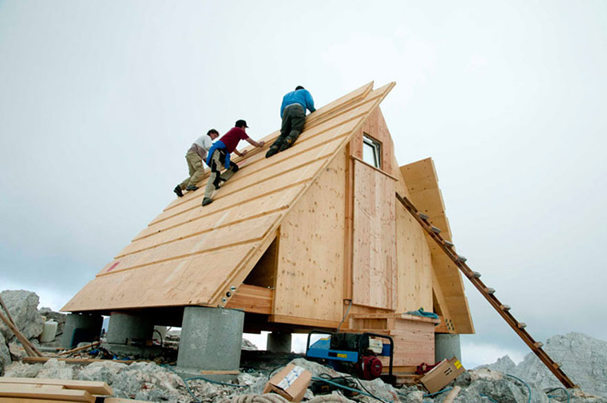 Sleeping In This Mountain Hut Is Totally Free - If You're Willing To Climb 8,300ft To Get There