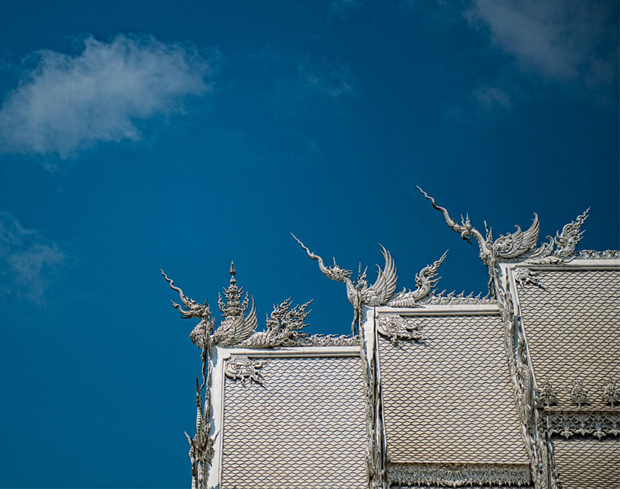 Thailand's White Temple Looks Like It Came Down From Heaven