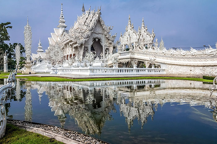 Thailand’s White Temple Looks Like It Came Down From Heaven
