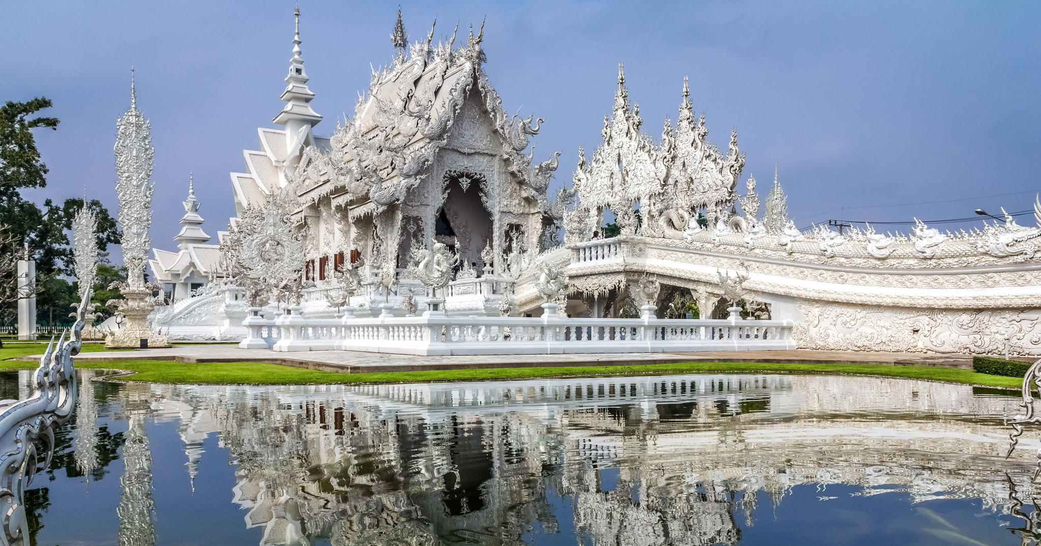 Thailand s White Temple Looks Like It Came Down From Heaven Bored Panda Thailand s White Temple Looks Like It Came Down From Heaven Bored Panda