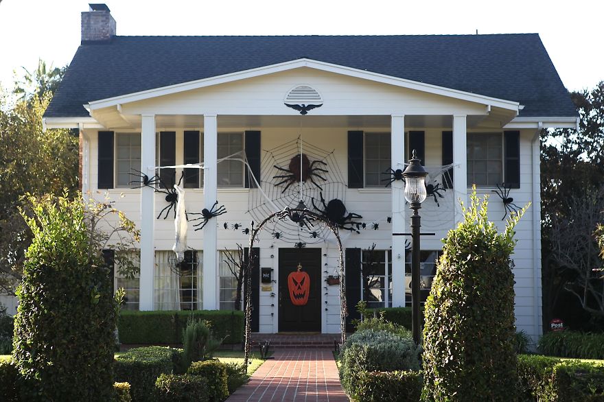 Halloween Is In The 'hood Halloween Is In The 'hood
