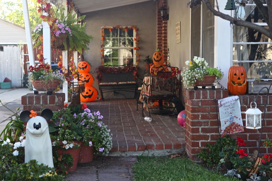 Halloween Is In The 'hood Halloween Is In The 'hood