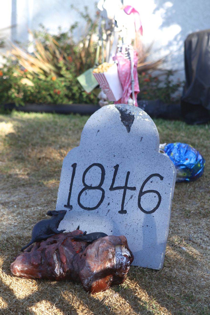 Halloween Is In The 'hood Halloween Is In The 'hood