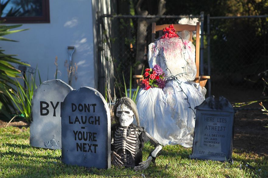 Halloween Is In The 'hood Halloween Is In The 'hood