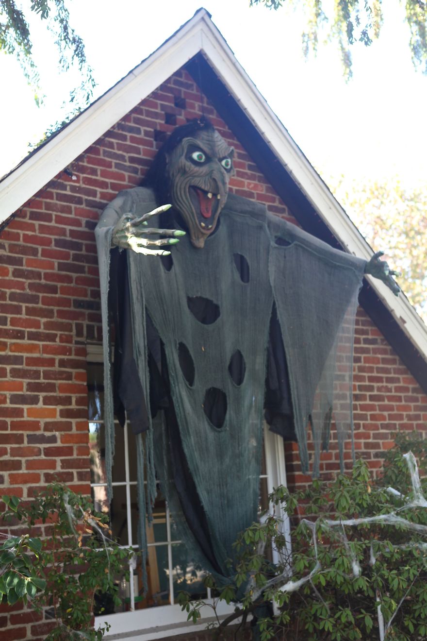 Halloween Is In The 'hood Halloween Is In The 'hood