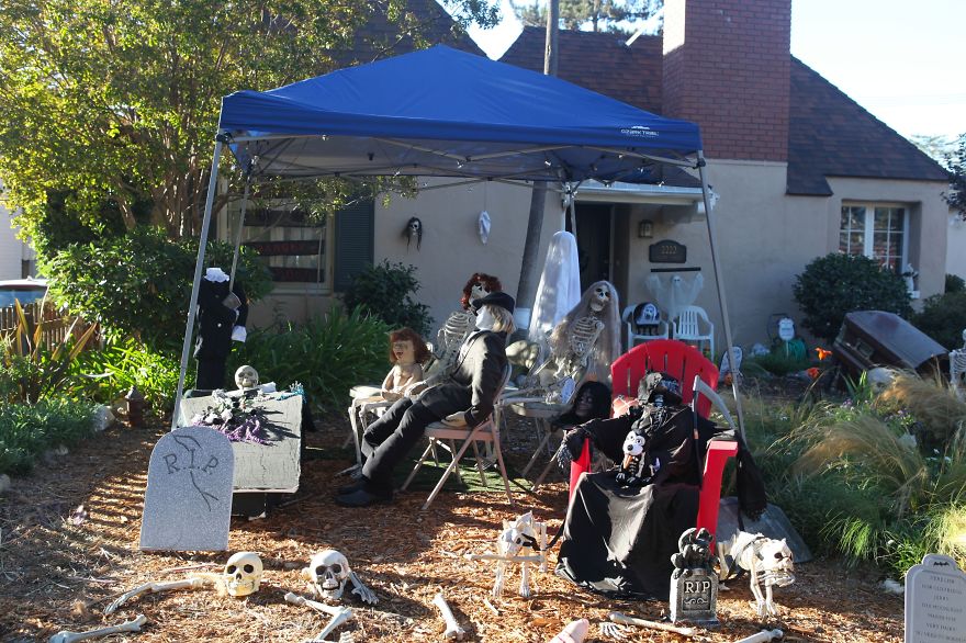 Halloween Is In The 'hood Halloween Is In The 'hood