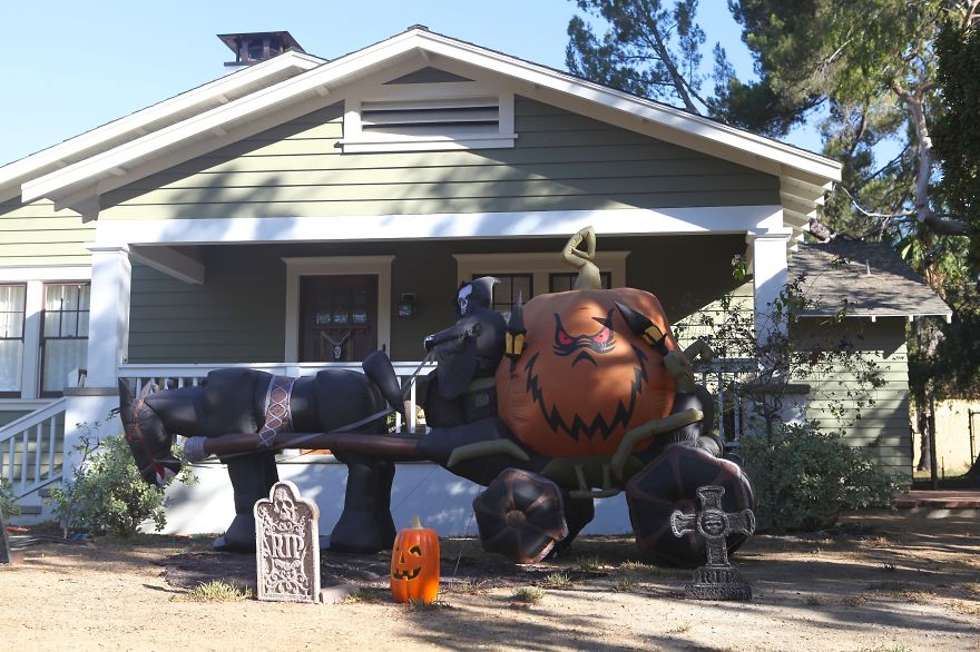 Halloween Is In The 'hood Halloween Is In The 'hood