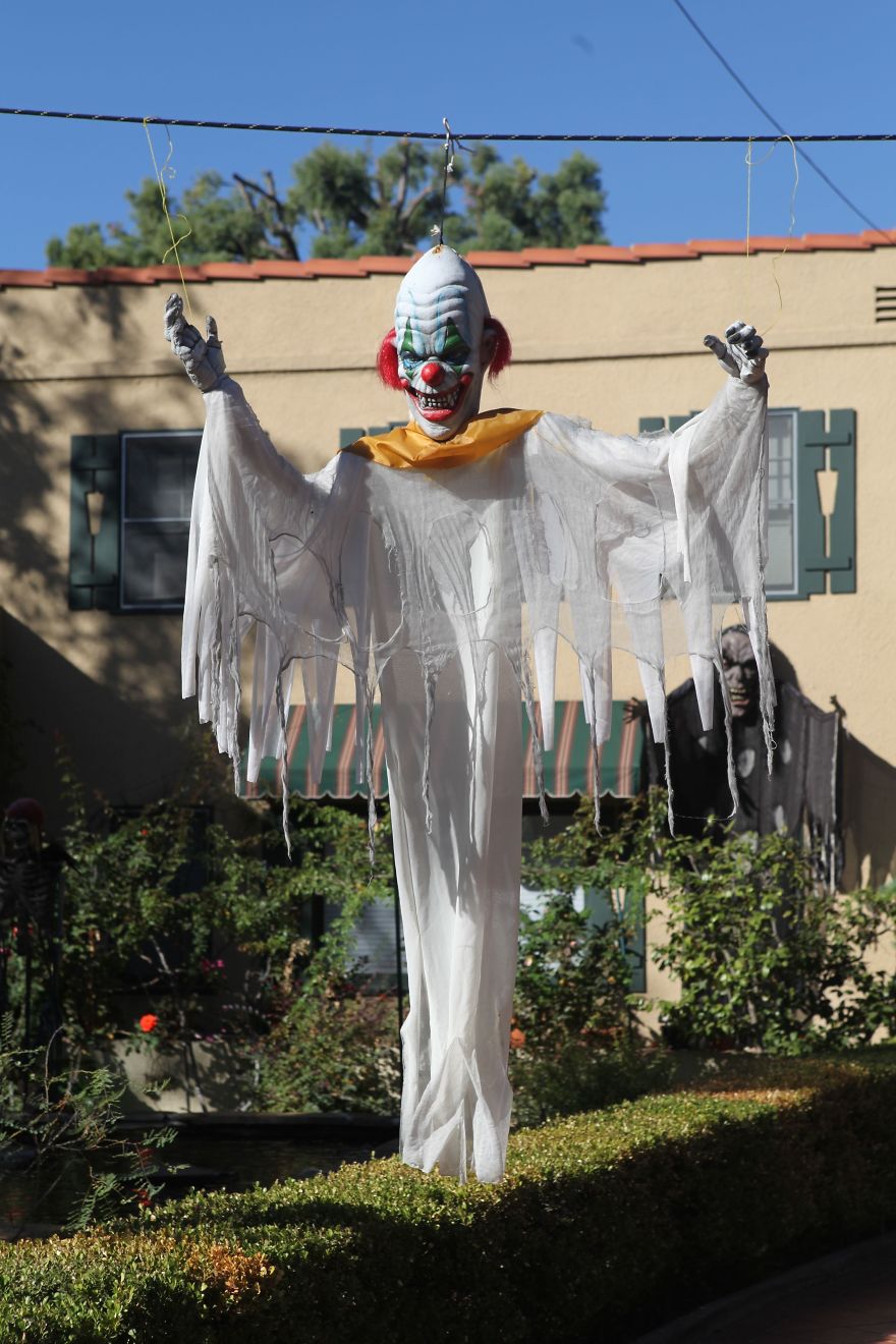 Halloween Is In The 'hood Halloween Is In The 'hood