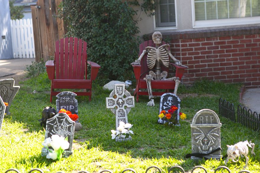 Halloween Is In The 'hood Halloween Is In The 'hood