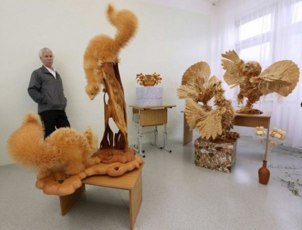 Lifelike Animals Formed With Wood Shavings